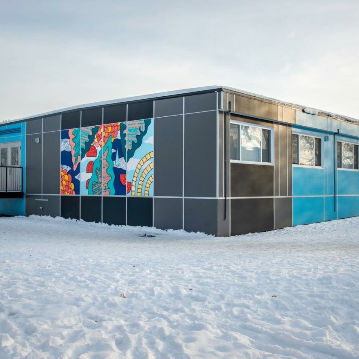 Construction d'une école modulaire.